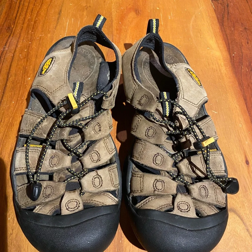 KEEN H2 Newport leather waterproof Men's hiking Sandals size 9‎